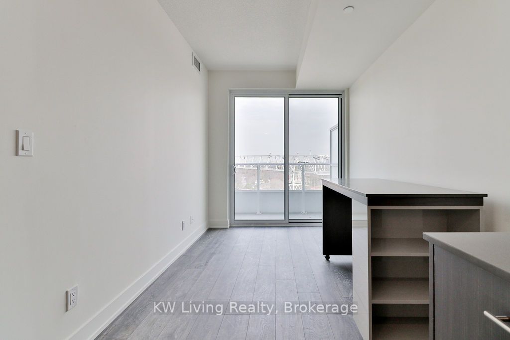 1210 – 180 Fairview Mall Drive