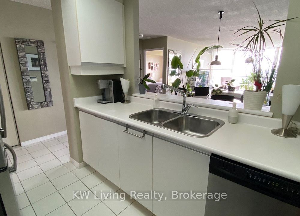 2112 – 7 Concorde Place