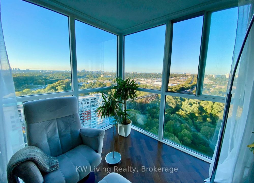 2112 – 7 Concorde Place