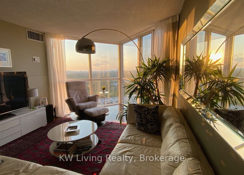2112 – 7 Concorde Place