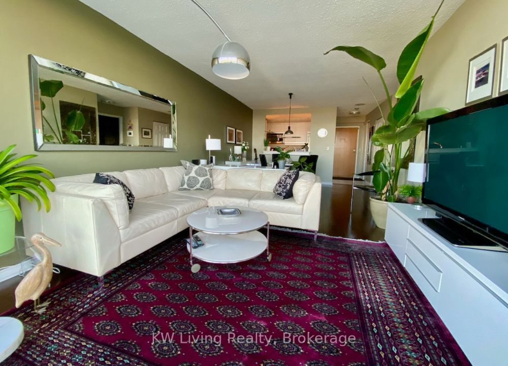 2112 – 7 Concorde Place